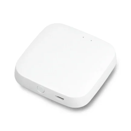 Port ładowania USB-C i przycisk parowania w bramce Moes Mhub-W